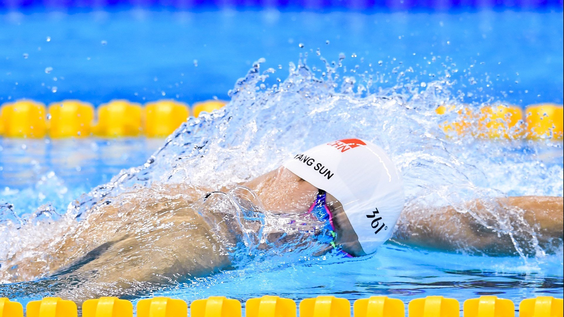 冠军系列赛展现中国篮球运动的蓬勃发展，篮球比赛勇夺冠军